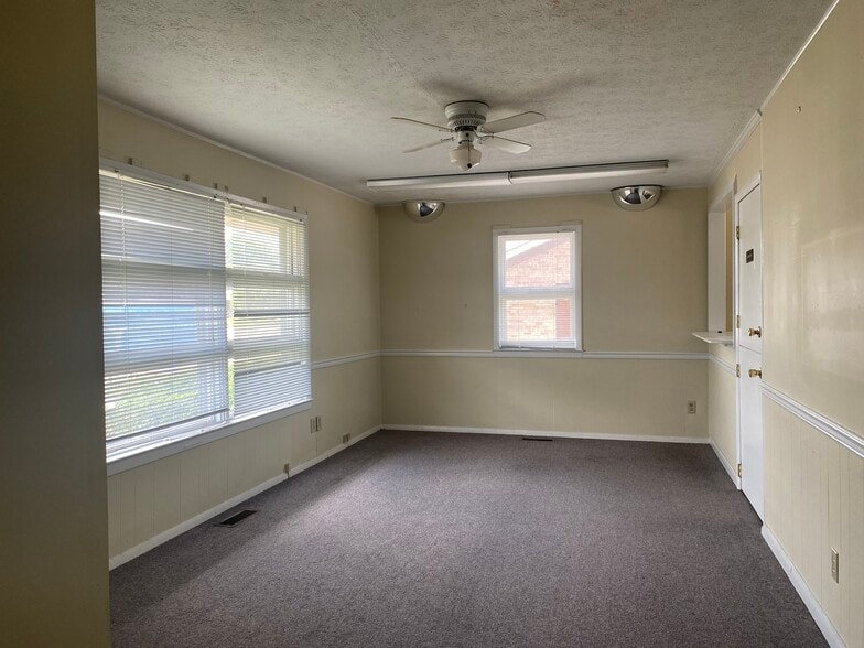 517 Owen Dr, Fayetteville, NC à vendre - Photo intérieure – Image 3 sur 13