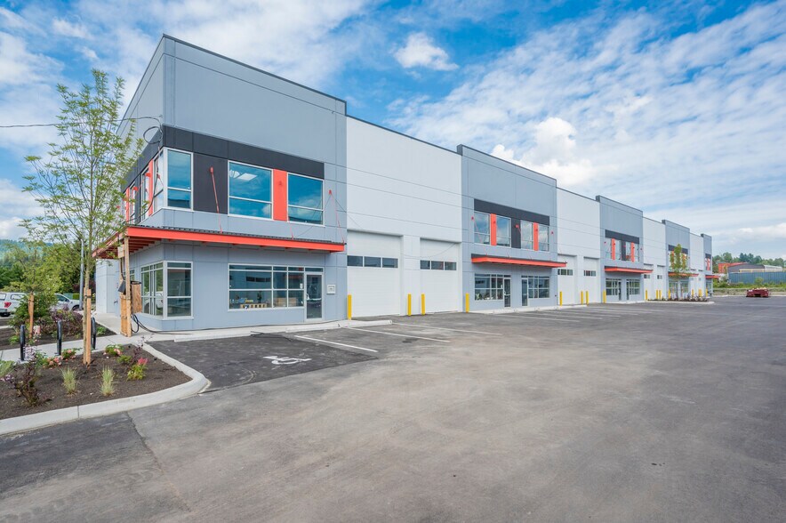 7246 River Pl, Mission, BC à louer - Photo de l’immeuble – Image 2 sur 2