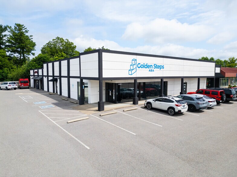 2200 Wilma Rudolph Blvd, Clarksville, TN à louer - Photo de l’immeuble – Image 1 sur 5