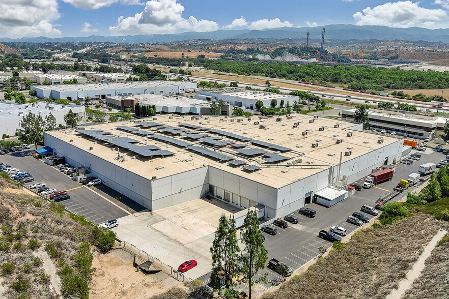 26235 Technology Dr, Valencia, CA à louer - Photo de l’immeuble – Image 2 sur 6