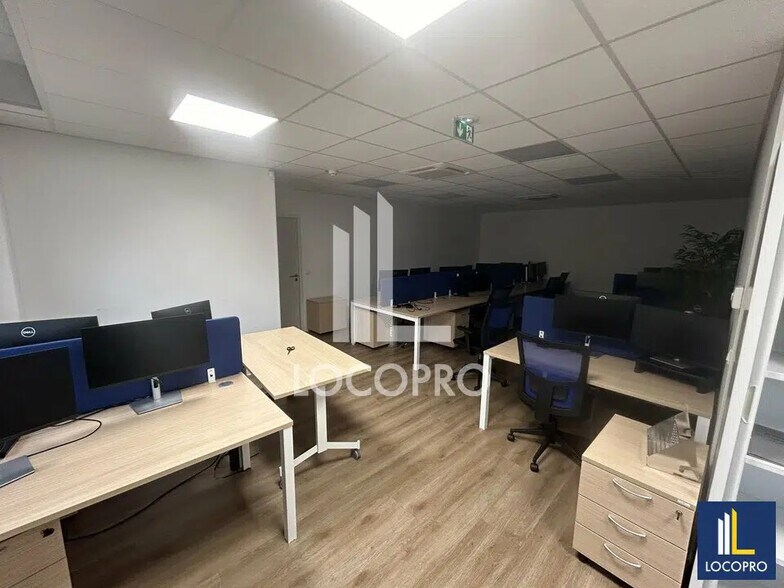 Local d’activités dans SOPHIA ANTIPOLIS à louer - Photo de l’immeuble – Image 1 sur 5