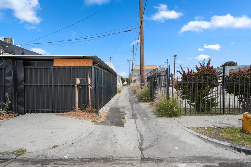 1750 N Long Beach Blvd, Long Beach, CA à louer - Photo de l’immeuble – Image 3 sur 5