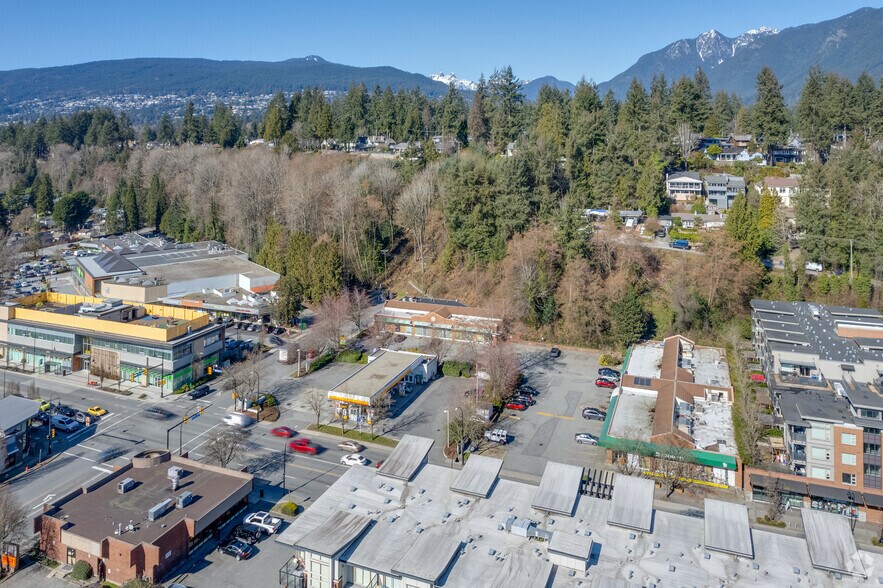 1196 Marine Dr, North Vancouver District, BC à louer - Photo de l’immeuble – Image 2 sur 3