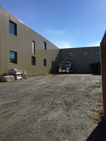 3995 Boul Lite, Laval, QC à louer - Photo de l’immeuble – Image 2 sur 23