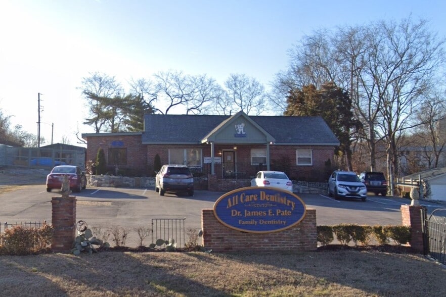 407 Brewer Dr, Nashville, TN à vendre - Photo principale – Image 2 sur 23
