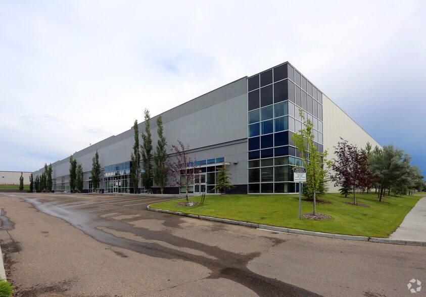 6304-6330 Roper Rd NW, Edmonton, AB à louer - Photo de l’immeuble – Image 2 sur 2