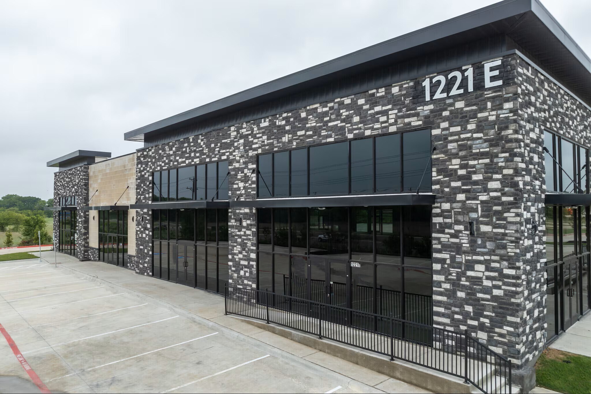 1221 E University Dr, Prosper, TX à louer Photo de l’immeuble– Image 1 sur 10