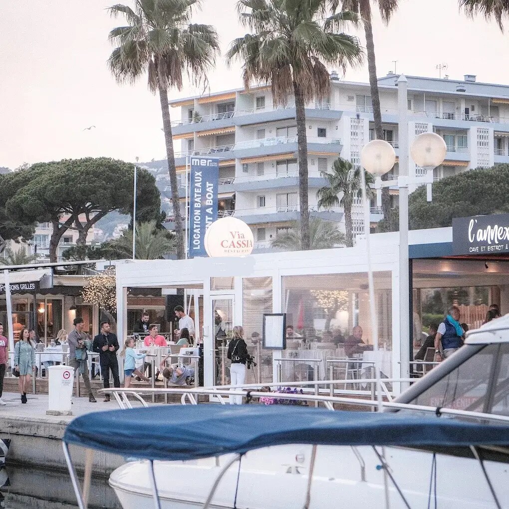 Local commercial dans Vallauris à louer Photo de l’immeuble– Image 1 sur 2