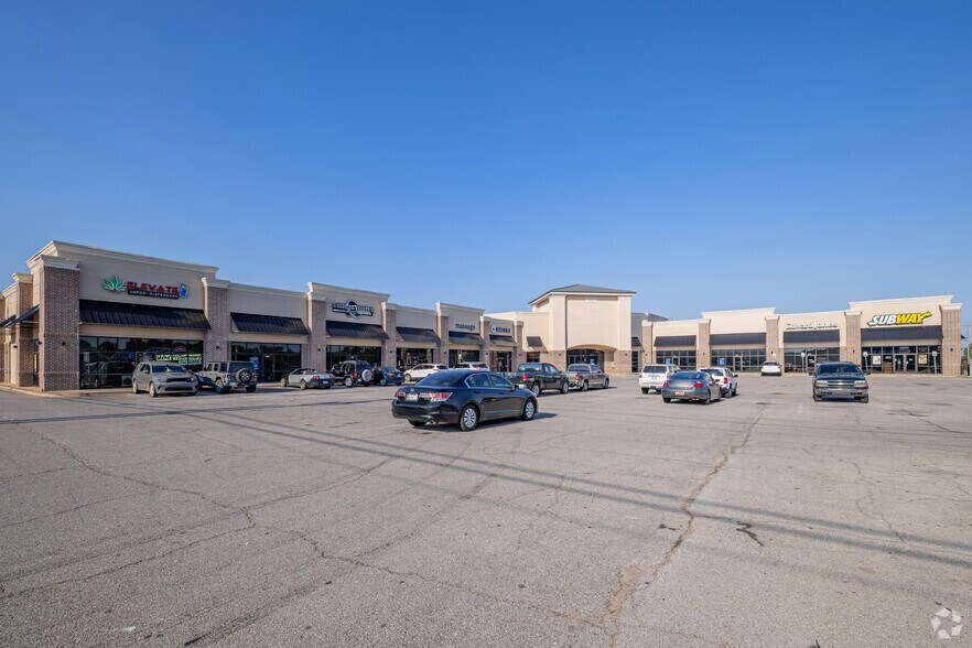 8000-8022 NW 39th Expressway, Bethany, OK à louer - Photo de l’immeuble – Image 1 sur 25