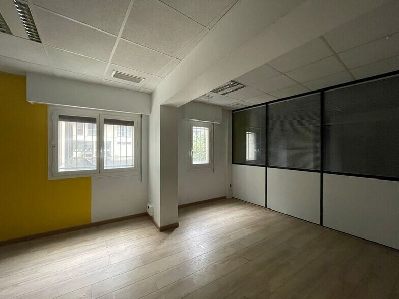 Immeuble residentiel dans Paris à vendre - Photo intérieure – Image 3 sur 5