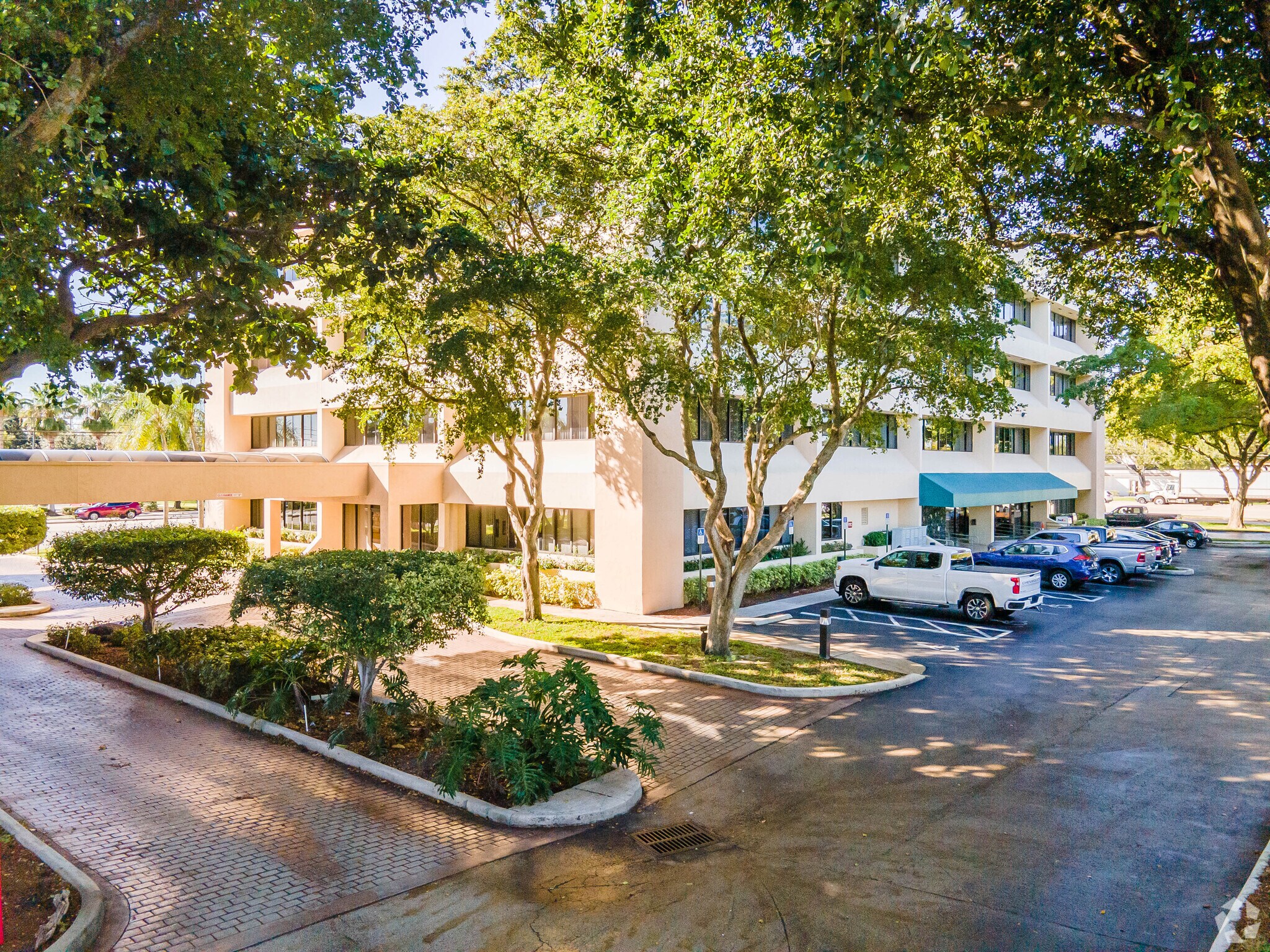 300 Lock Rd, Deerfield Beach, FL à louer Photo de l’immeuble– Image 1 sur 9