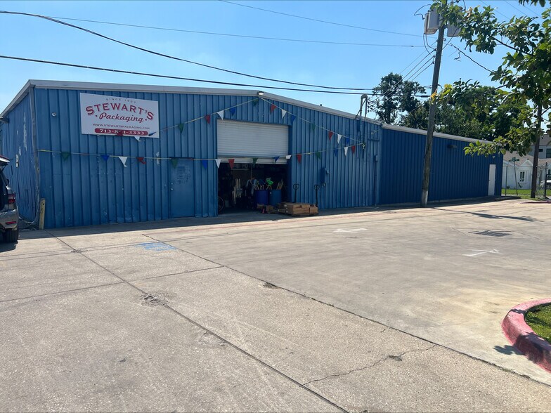 2520 Airline Dr, Houston, TX à louer - Photo de l’immeuble – Image 2 sur 2