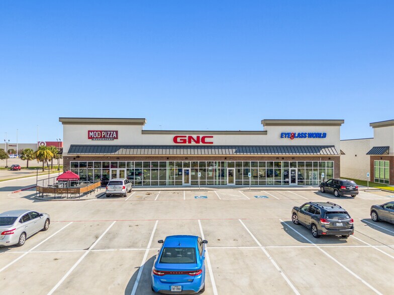 Central Mall Shoppes portefeuille de 2 biens à vendre sur LoopNet.fr - Photo de l’immeuble – Image 2 sur 3