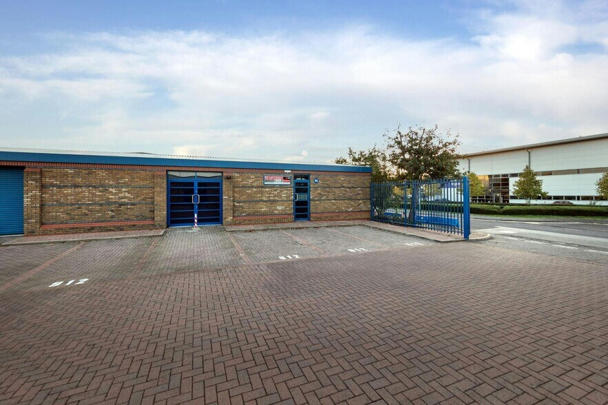 900-905 Yeovil Rd, Slough à louer - Photo de l’immeuble – Image 3 sur 17