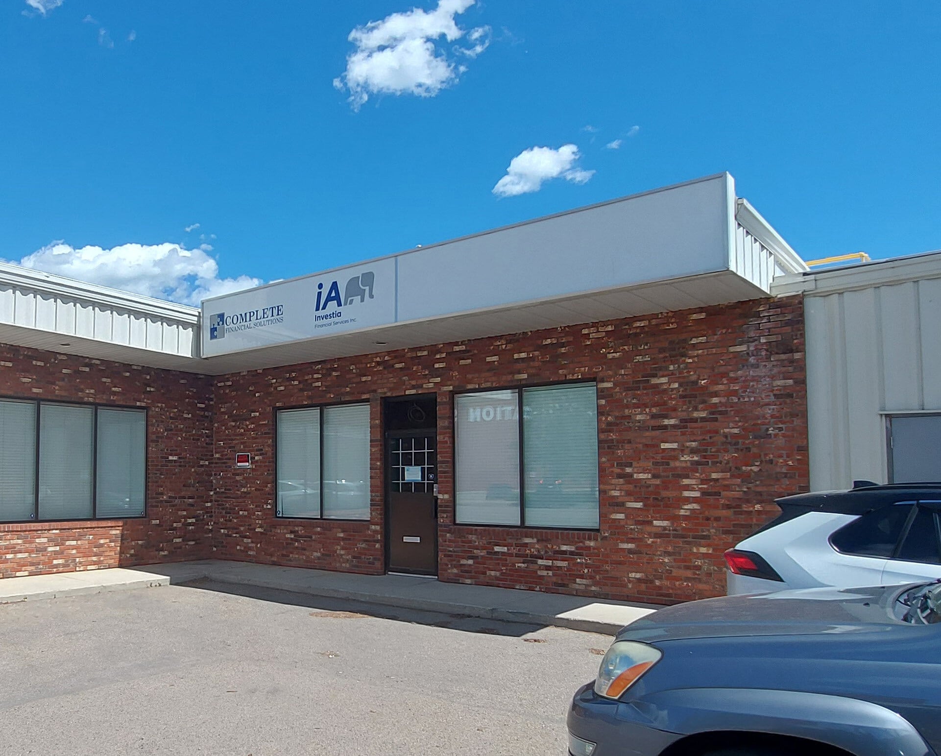 5108 52 St, Red Deer, AB à louer Photo de l’immeuble– Image 1 sur 7