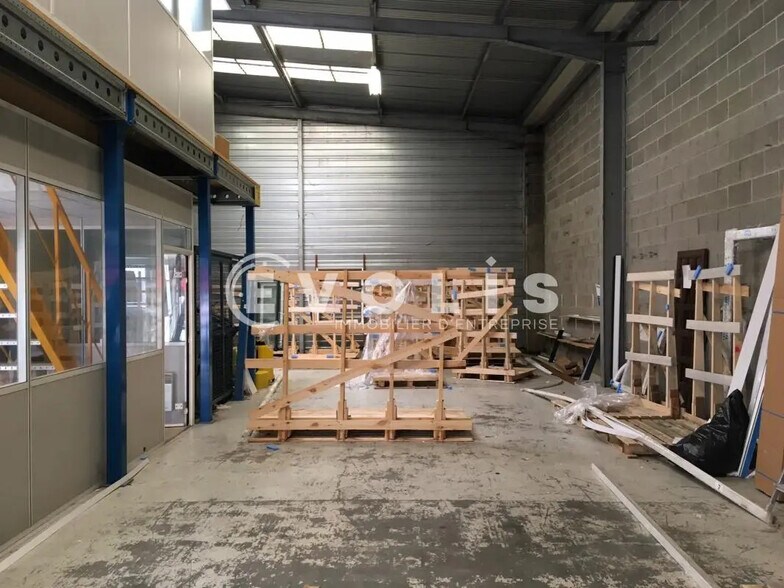 Local d’activités dans Rivery à louer - Photo intérieure – Image 1 sur 3