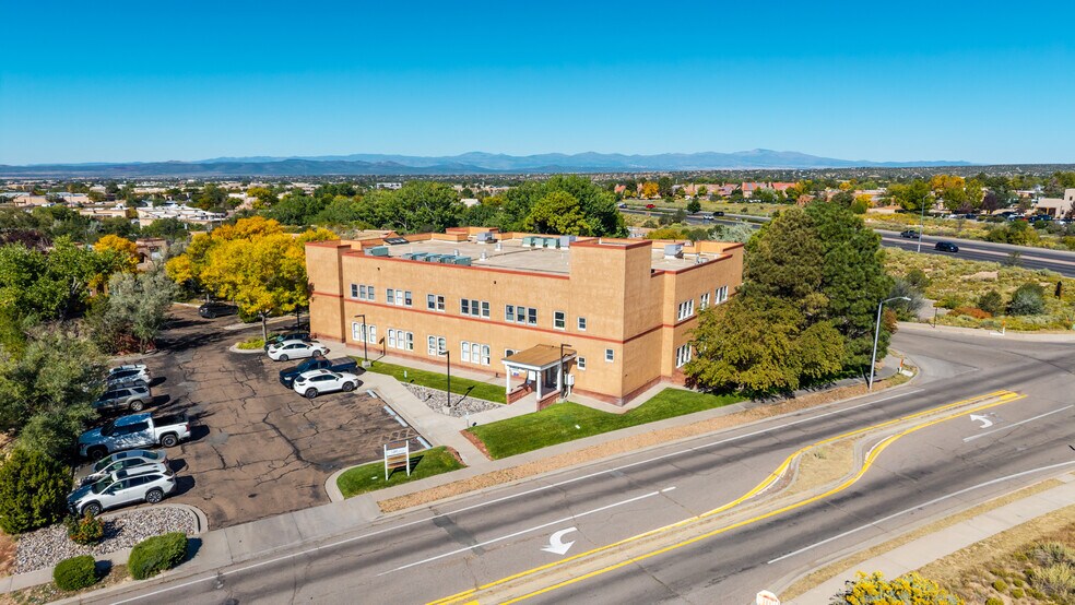 2006 Botulph Rd, Santa Fe, NM à vendre - Photo de l’immeuble – Image 3 sur 22