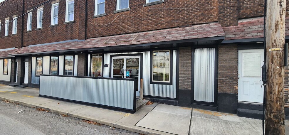 373 Munson Ave, Mc Kees Rocks, PA à louer - Photo de l’immeuble – Image 2 sur 3