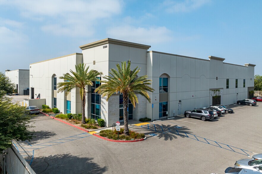 5589 Ayala Ave, Irwindale, CA à louer - Photo de l’immeuble – Image 1 sur 8