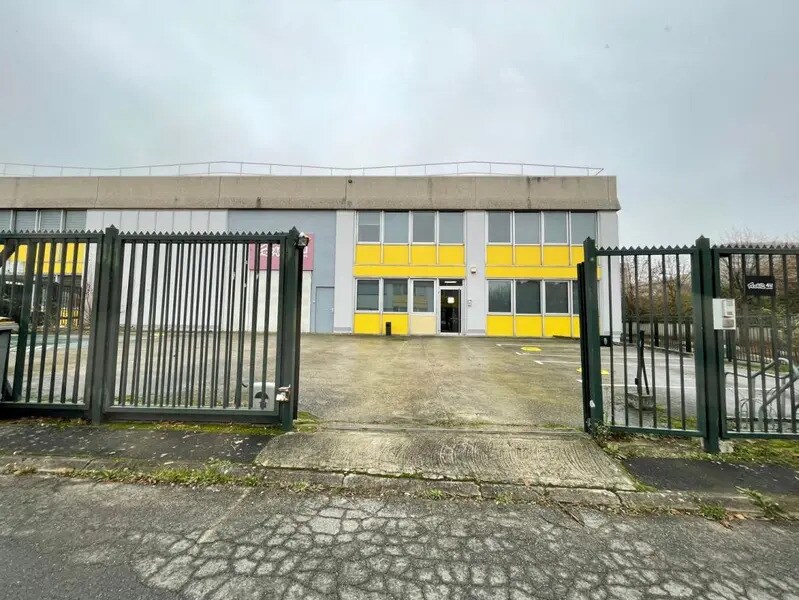 Industriel/Logistique dans Ivry-sur-Seine à louer Photo de l’immeuble– Image 1 sur 5