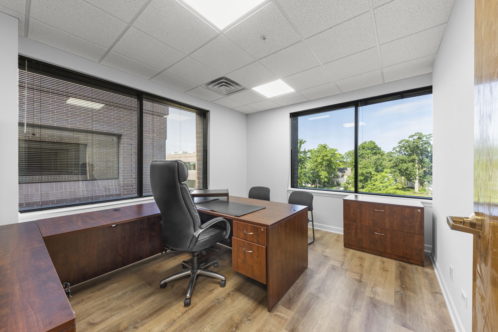 290-300 S County Farm Rd, Wheaton, IL à louer Photo intérieure– Image 1 sur 3