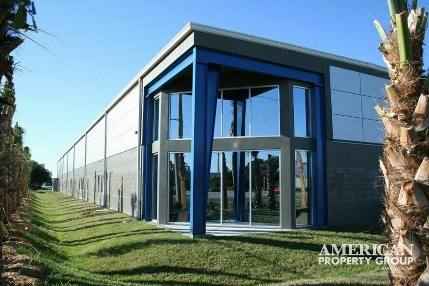 2303 S Dock St, Palmetto, FL à louer - Photo de l’immeuble – Image 3 sur 9