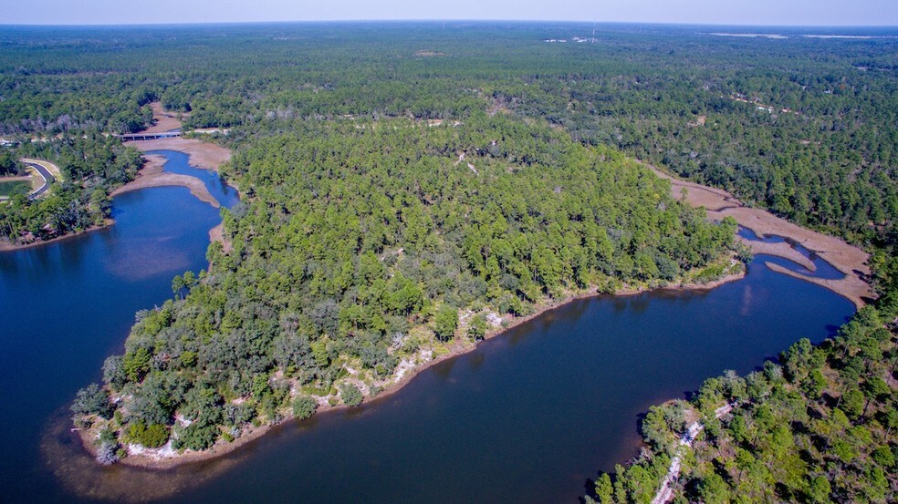 300 Fanning Bayou Dr, Southport, FL à vendre - Photo de l’immeuble – Image 2 sur 15