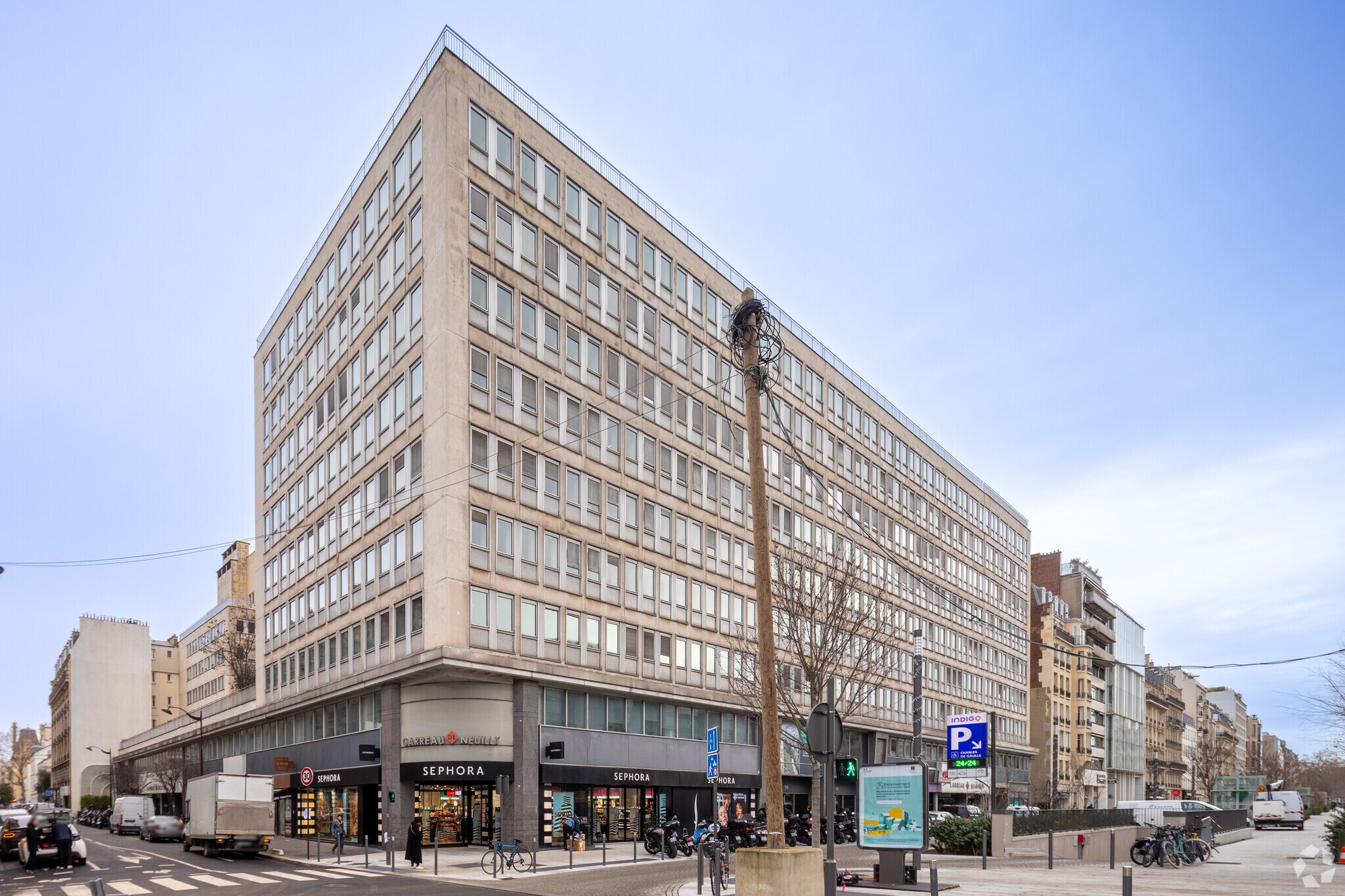114 Avenue Charles De Gaulle, Neuilly-sur-Seine à louer Photo principale– Image 1 sur 3