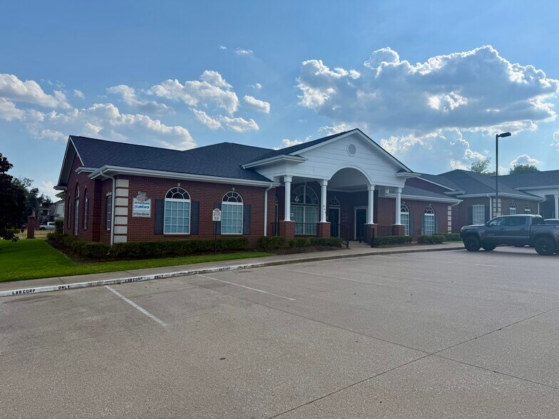641 S Broadway Ave, Tyler, TX à louer - Photo de l’immeuble – Image 1 sur 28