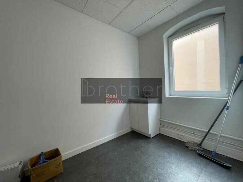 Bureau dans Bruges à louer - Photo de l’immeuble – Image 3 sur 7