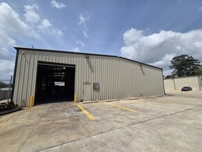 2418 N Frazier St, Conroe, TX à louer Photo intérieure– Image 2 sur 26