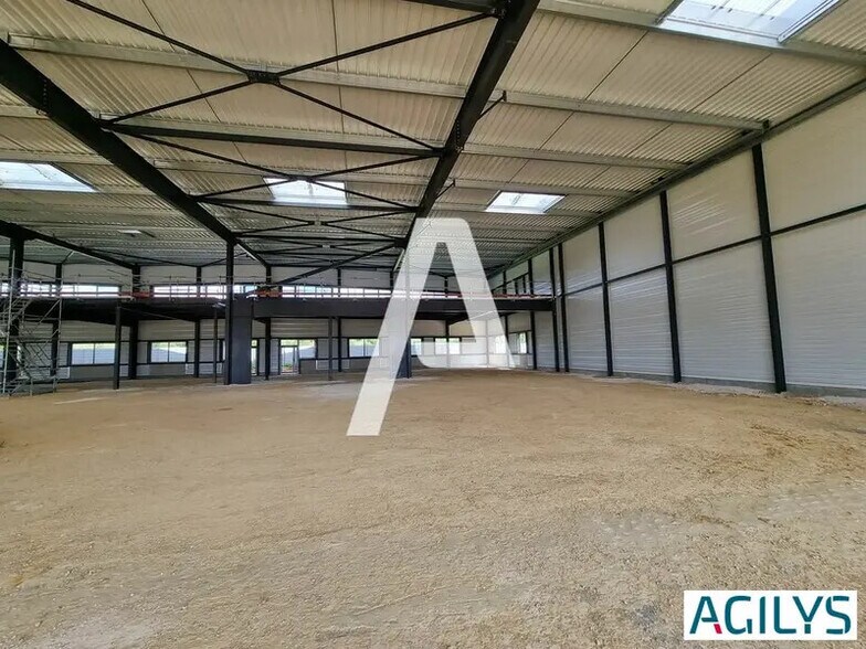 Local d'activités dans Moissy-Cramayel à vendre - Photo intérieure – Image 1 sur 12