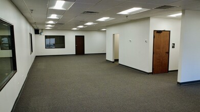 2740-2760 Regency Dr, Grand Prairie, TX à louer Photo intérieure– Image 2 sur 5