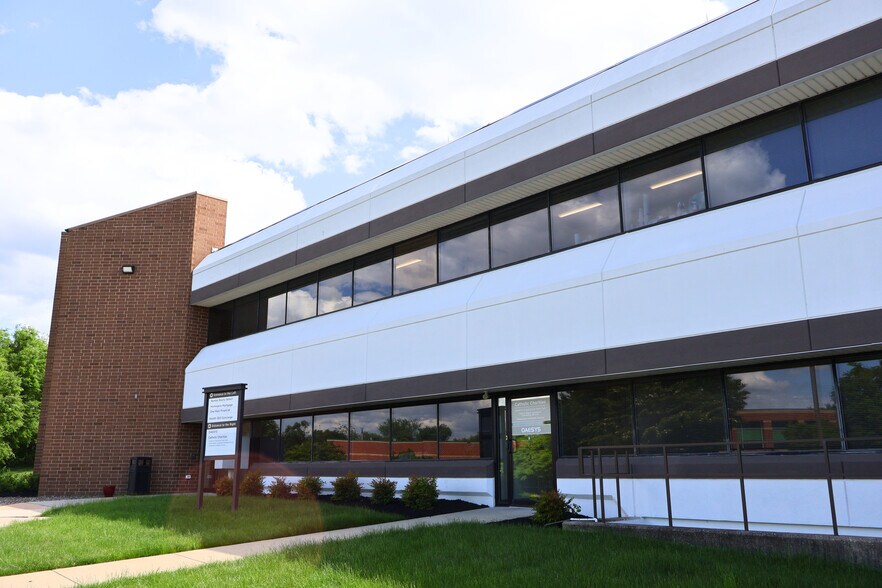 939 E Park Dr, Harrisburg, PA à louer - Photo de l’immeuble – Image 2 sur 6