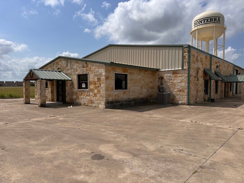 321 Limestone Ter, Jarrell, TX à louer - Photo de l’immeuble – Image 2 sur 13