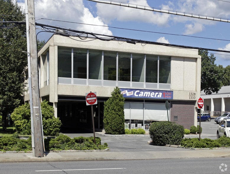 1328-1330 Boston Post Rd, Larchmont, NY à louer - Photo de l’immeuble – Image 2 sur 3