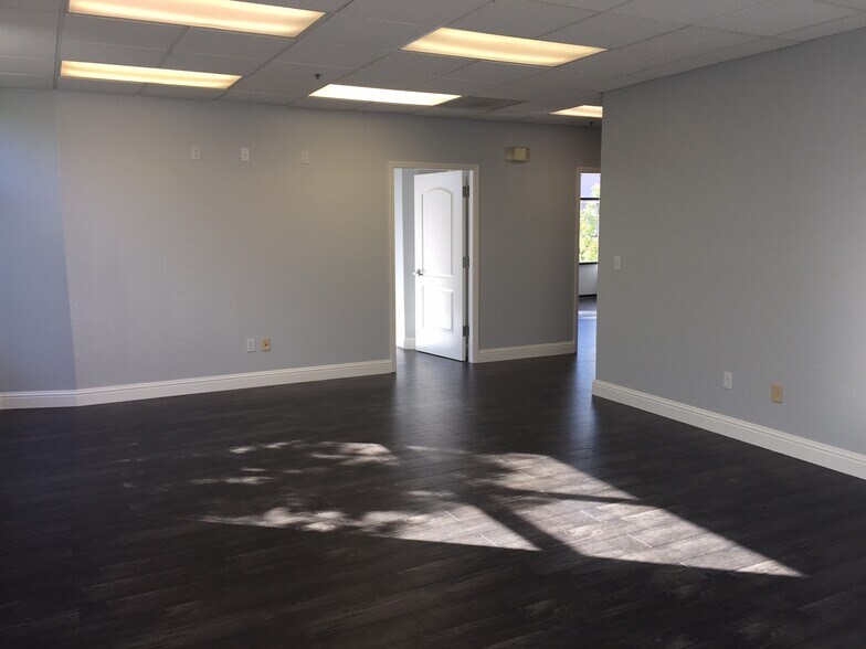 1001 10th St, Modesto, CA à louer - Photo de l’immeuble – Image 3 sur 20