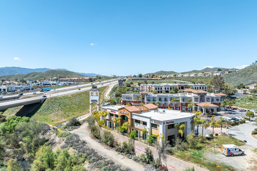 31581 Canyon Estates Dr, Lake Elsinore, CA à vendre - Photo de l’immeuble – Image 3 sur 8
