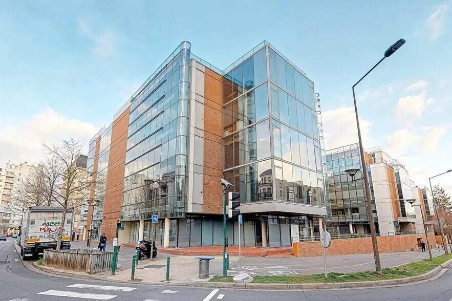 2 Allée De Longchamp, Suresnes à louer - Photo de l’immeuble – Image 3 sur 11