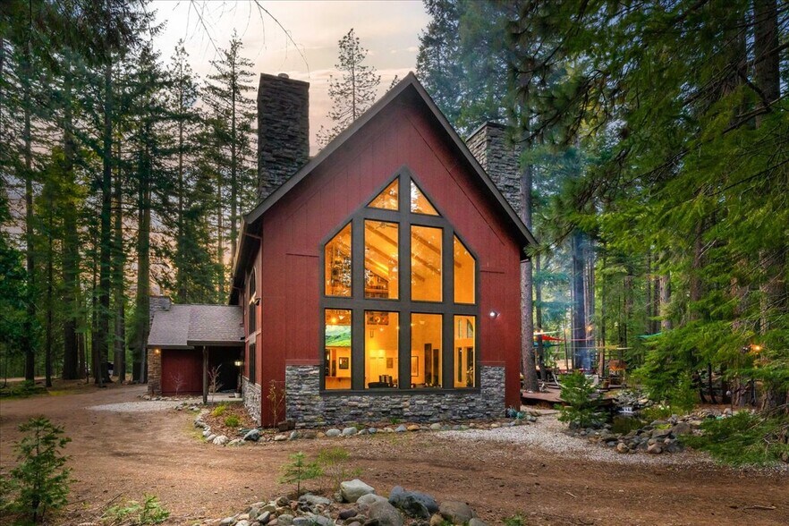 4025 Summit Dr, Mount Shasta, CA à vendre - Photo de l’immeuble – Image 2 sur 17