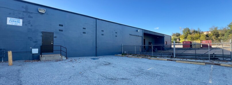 2331 Millpark Dr, Maryland Heights, MO à louer - Photo de l’immeuble – Image 2 sur 11