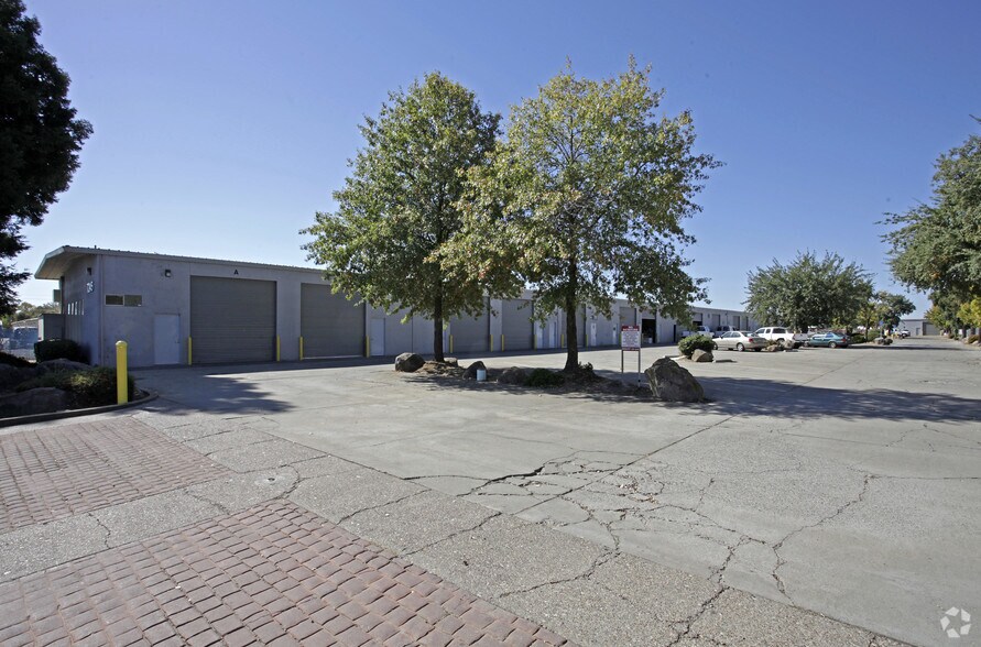 7245 32nd St, North Highlands, CA à louer - Photo principale – Image 1 sur 5