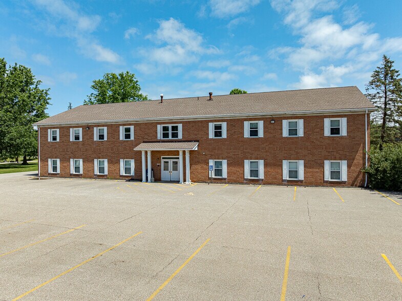 30670 Bainbridge Rd, Solon, OH à vendre - Photo de l’immeuble – Image 1 sur 21