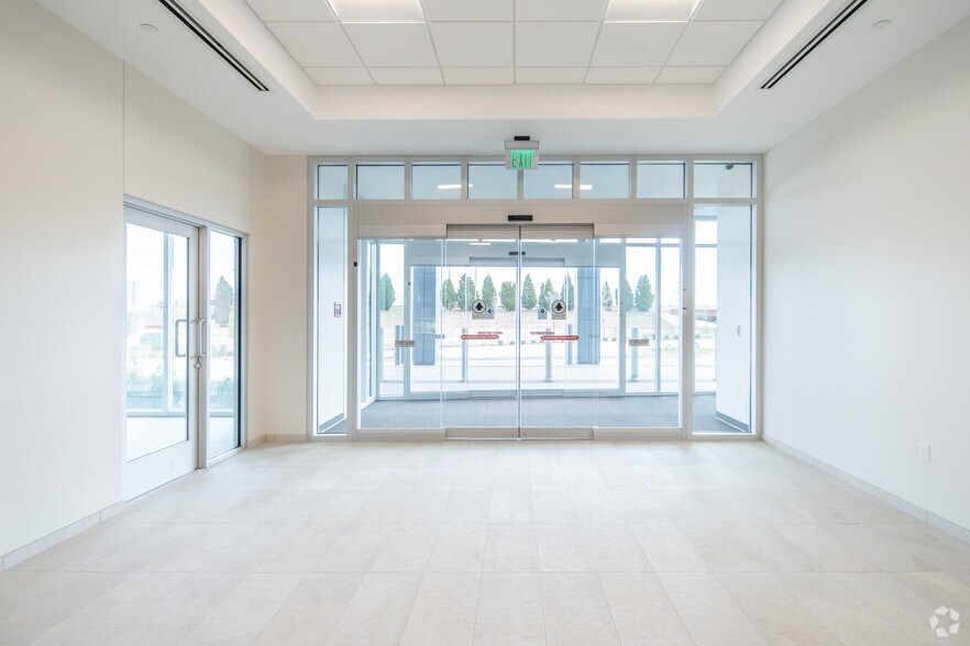 6121 N State Highway 161, Irving, TX à louer - Hall d’entrée – Image 3 sur 10