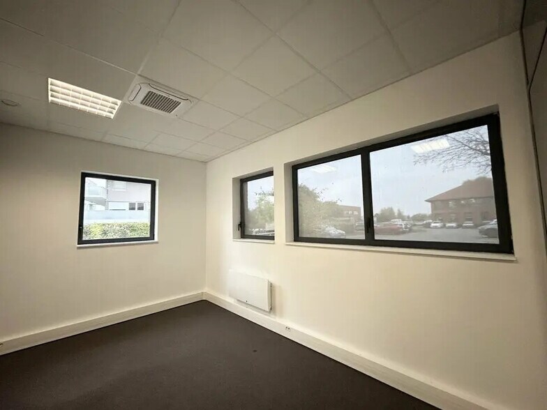 Bureau dans Wambrechies à louer - Photo de l’immeuble – Image 3 sur 10