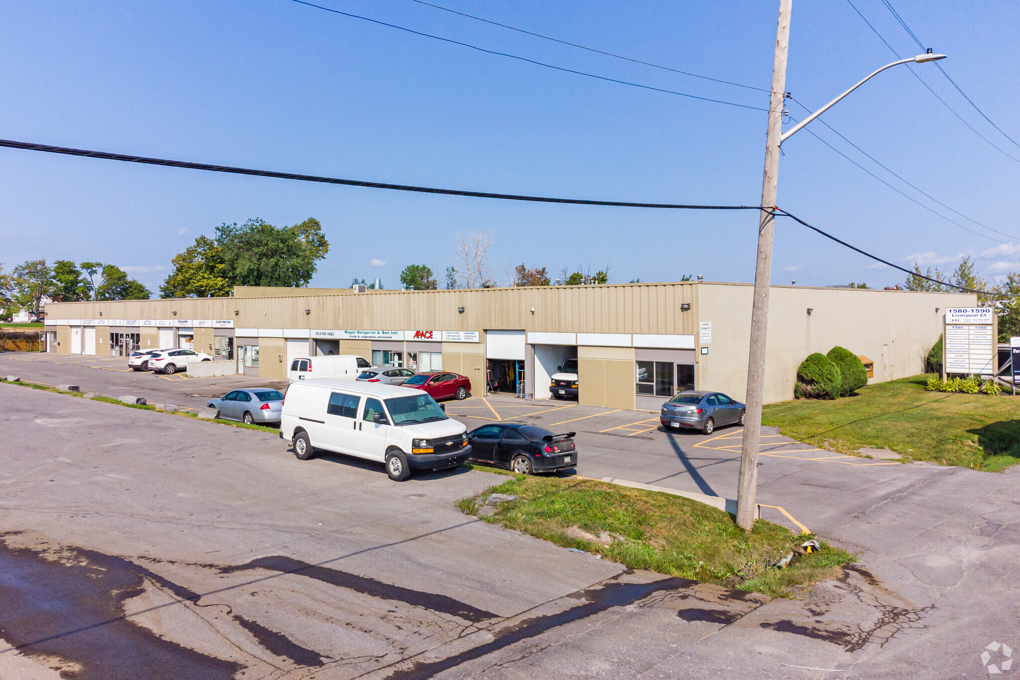 1580-1590 Liverpool Ct, Ottawa, ON à louer Photo principale– Image 1 sur 5