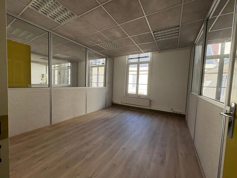 Bureau dans Amiens à louer - Photo de l’immeuble – Image 2 sur 10