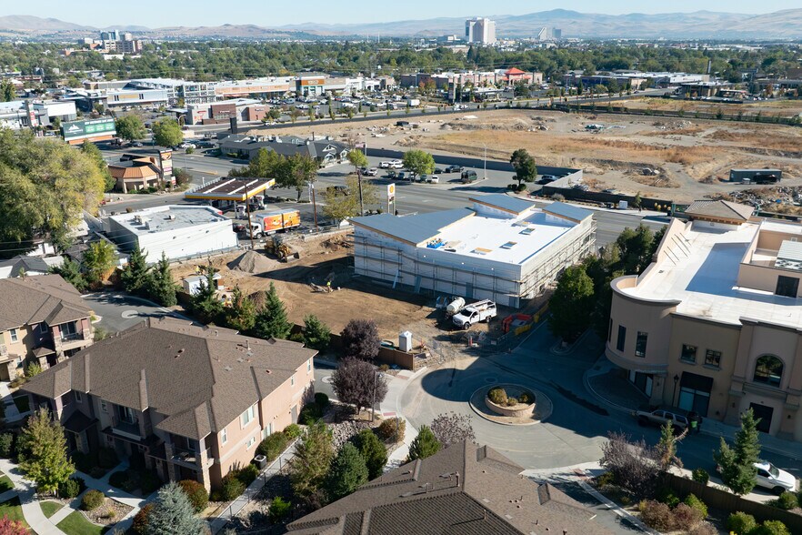 2027 S Virginia St, Reno, NV à louer - Photo de l’immeuble – Image 2 sur 6