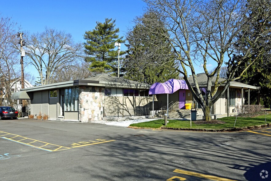 31815 Southfield Rd, Beverly Hills, MI à louer - Photo de l’immeuble – Image 2 sur 6