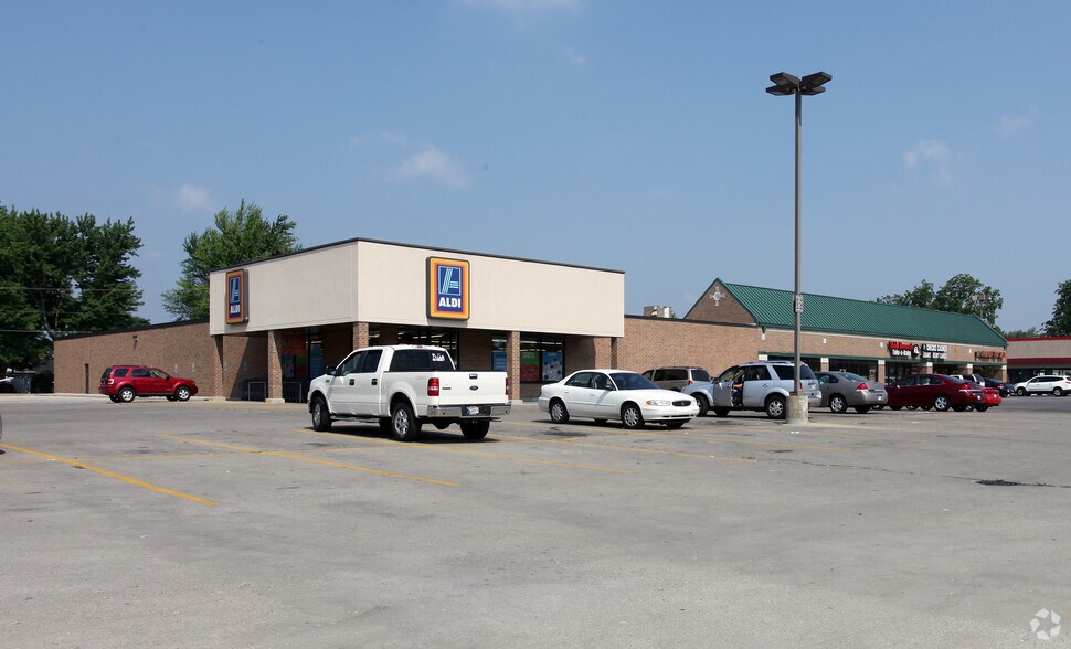 3205-3221 S Madison St, Muncie, IN à louer - Photo de l’immeuble – Image 3 sur 14